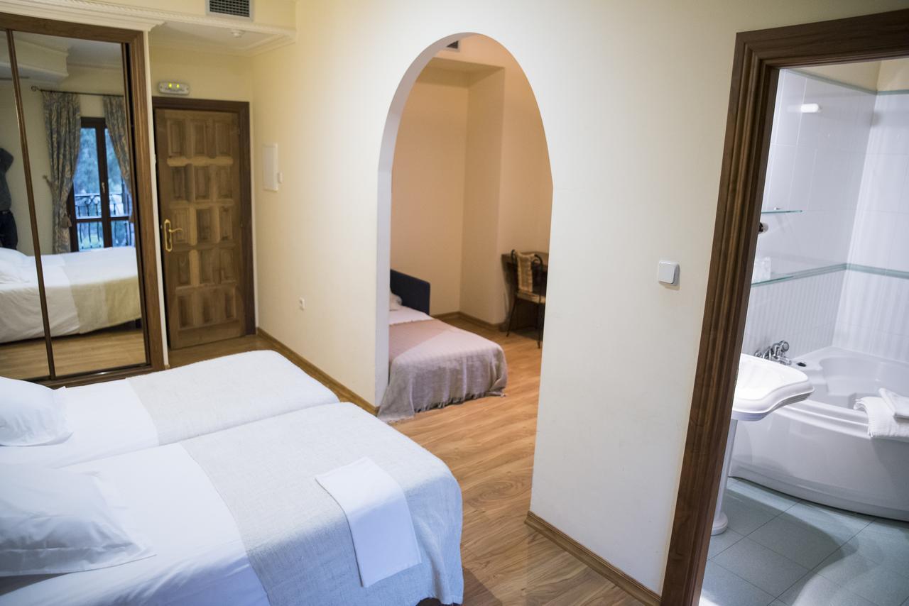 Complejo Hostelero Paladium Villamartín Buitenkant foto