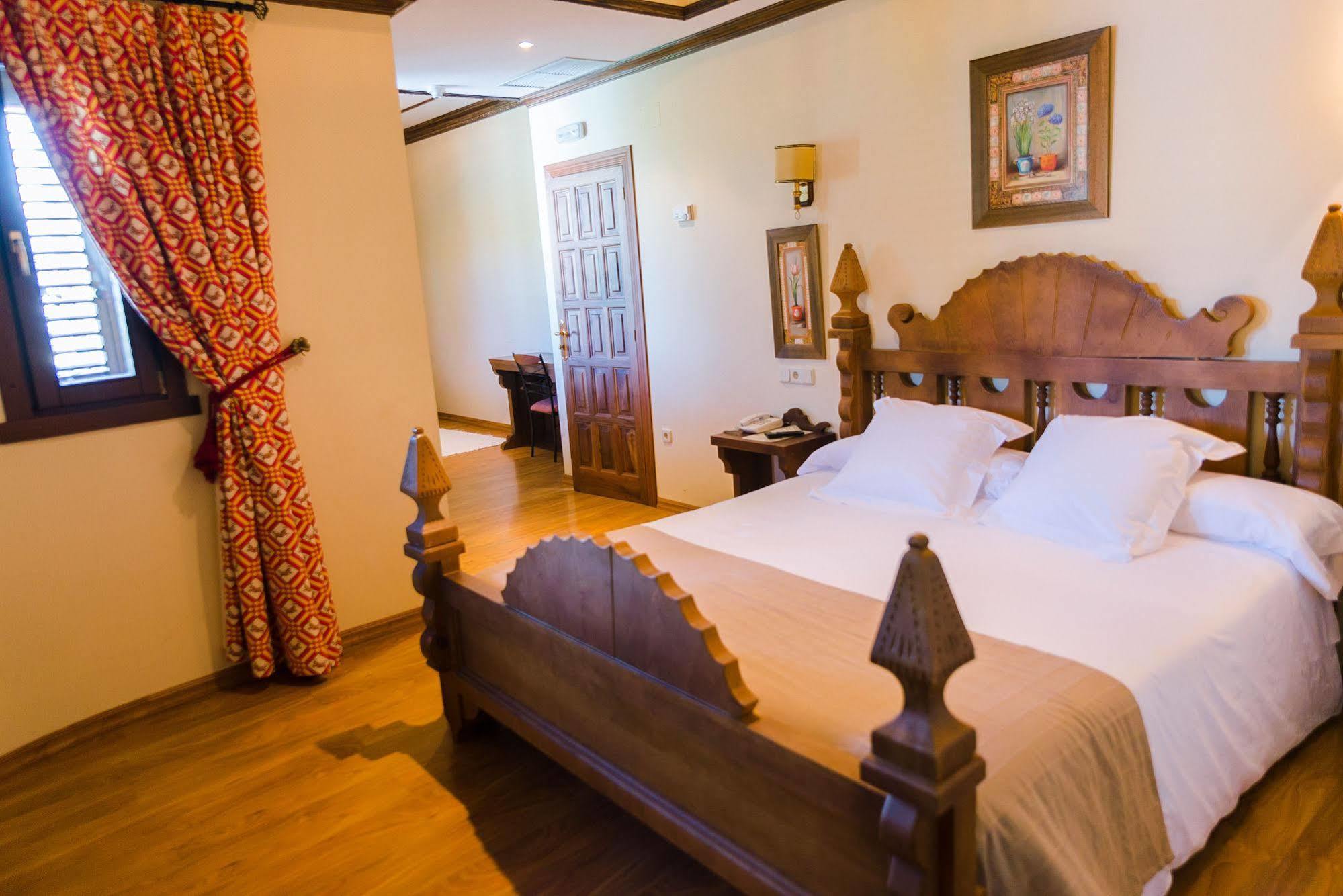 Complejo Hostelero Paladium Villamartín Buitenkant foto
