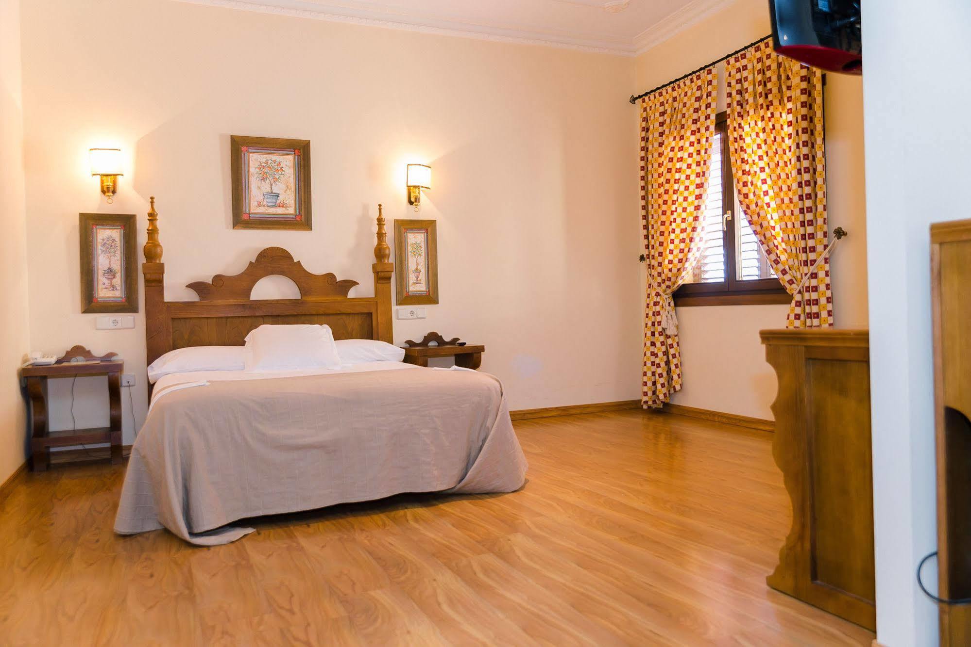 Complejo Hostelero Paladium Villamartín Buitenkant foto