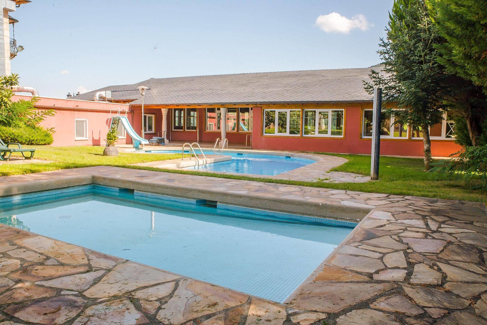 Complejo Hostelero Paladium Villamartín Buitenkant foto